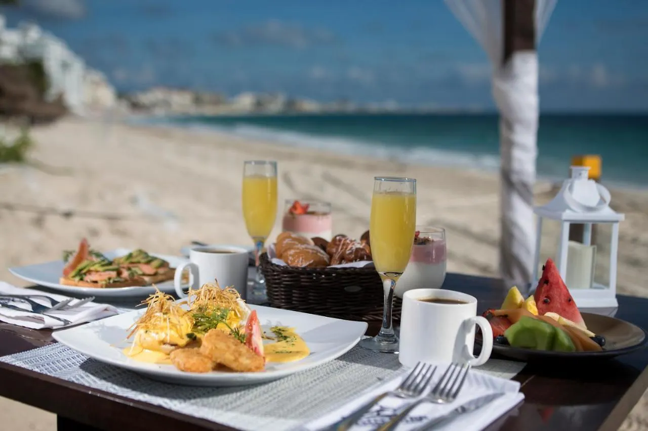 Club Regina Cancun Hotel
